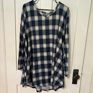 Plus size long sleeve blue plaid tunic top